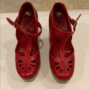 Chloe red wood wedges
